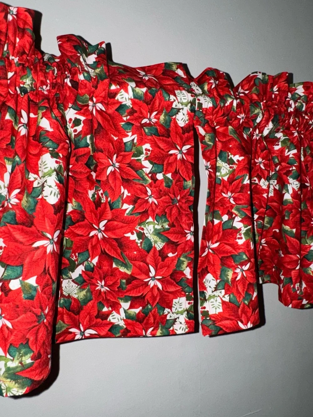 Set of 2 New!! Poinsettias Holiday Valance’s